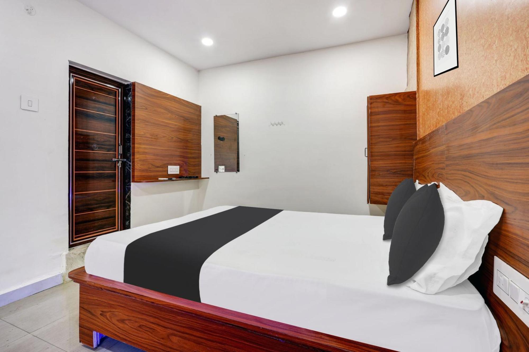 Hotel O Gangothri Lodge Visakhapatnam Extérieur photo